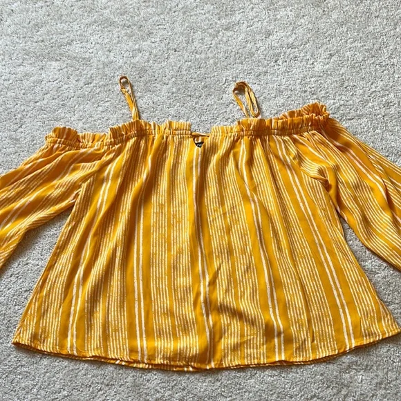 Off shoulder top - Picture 1 of 1